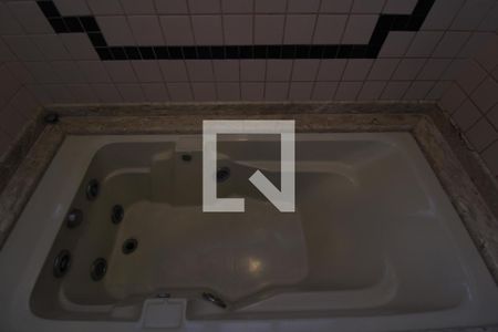 Apartamento para alugar com 70m², 1 quarto e 2 vagasBanheiro da Suíte