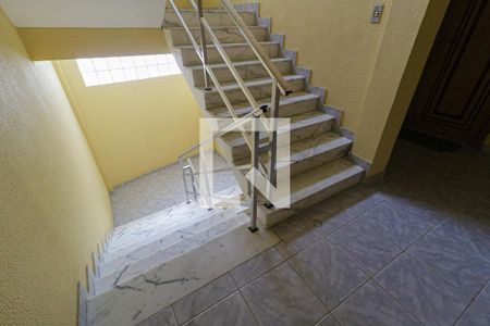 Apartamento para alugar com 65m², 2 quartos e 1 vagaEscada