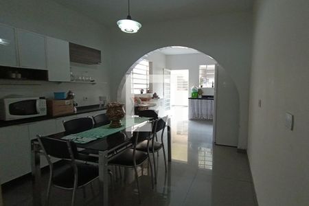 Casa à venda com 222m², 3 quartos e 2 vagasCozinha