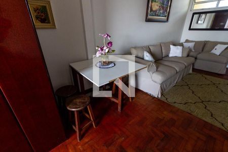 Detalhe da sala de apartamento para alugar com 1 quarto, 58m² em Ocian, Praia Grande