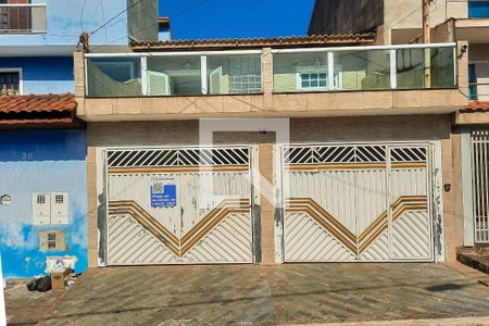 Casa à venda com 190m², 3 quartos e 3 vagas Casa à venda com 190m², 3 quartos e 3 vagasFachada