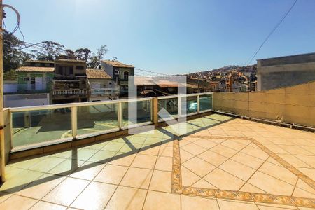 Casa à venda com 190m², 3 quartos e 3 vagas Casa à venda com 190m², 3 quartos e 3 vagasVaranda da Suíte 2