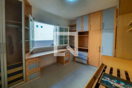 Casa à venda com 190m², 3 quartos e 3 vagas Casa à venda com 190m², 3 quartos e 3 vagasQuarto