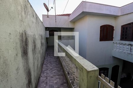 Casa à venda com 310m², 6 quartos e 3 vagasPassarela do quintal para a edícula