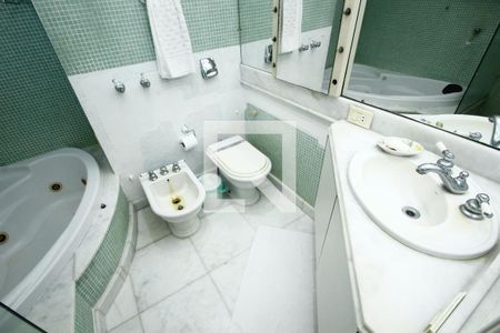 Apartamento à venda com 137m², 3 quartos e 1 vagaBanheiro da Suíte