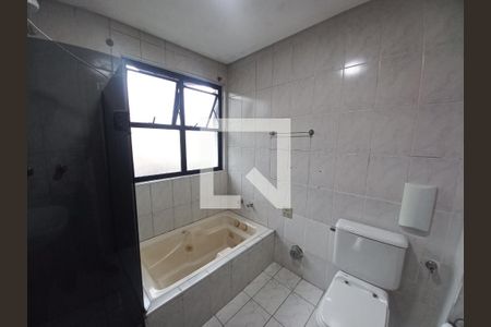 Banheiro de apartamento para alugar com 1 quarto, 35m² em Centro, São Vicente
