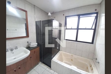 Banheiro de apartamento para alugar com 1 quarto, 35m² em Centro, São Vicente