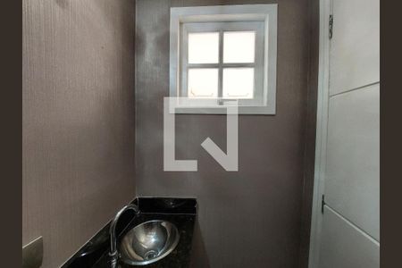 Casa de condomínio à venda com 132m², 3 quartos e 2 vagasLavabo