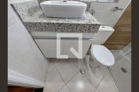 Casa de condomínio à venda com 132m², 3 quartos e 2 vagasBanheiro 1