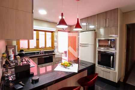 Casa à venda com 330m², 2 quartos e 2 vagasCozinha