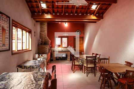 Casa à venda com 330m², 2 quartos e 2 vagasChurrasqueira