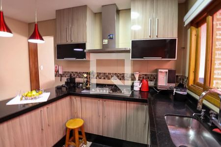 Casa à venda com 330m², 2 quartos e 2 vagasCozinha