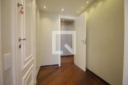 Corredor de apartamento à venda com 4 quartos, 308m² em Vila Andrade, São Paulo