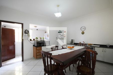 Casa à venda com 150m², 3 quartos e 3 vagas Casa à venda com 150m², 3 quartos e 3 vagasCopa