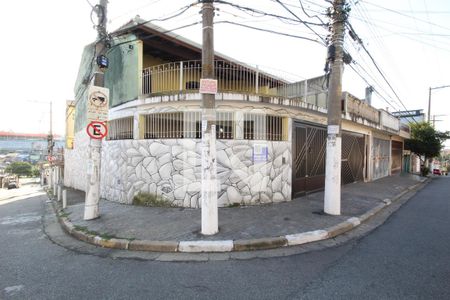 Casa à venda com 150m², 3 quartos e 3 vagas Casa à venda com 150m², 3 quartos e 3 vagasFachada