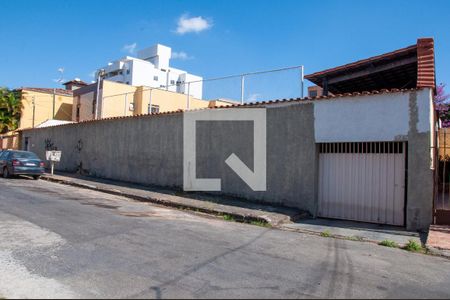Casa à venda com 250m², 3 quartos e 2 vagasFachada