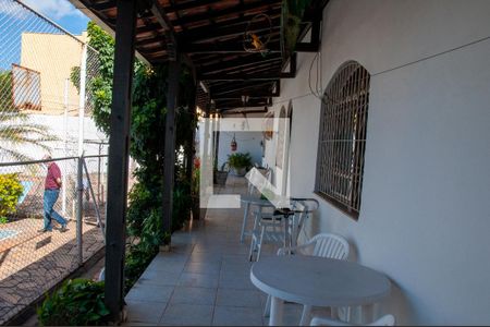 Casa à venda com 250m², 3 quartos e 2 vagasvaranda