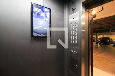 Apartamento à venda com 99m², 3 quartos e 2 vagas Apartamento à venda com 99m², 3 quartos e 2 vagasElevador