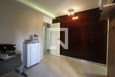 Apartamento à venda com 99m², 3 quartos e 2 vagas Apartamento à venda com 99m², 3 quartos e 2 vagasSuíte