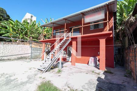 Casa à venda com 262m², 4 quartos e 5 vagas Casa à venda com 262m², 4 quartos e 5 vagasFachada