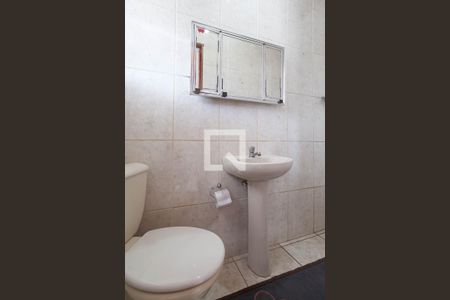 Casa à venda com 262m², 4 quartos e 5 vagas Casa à venda com 262m², 4 quartos e 5 vagasBanheiro social