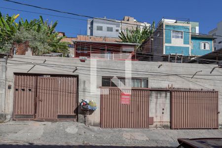 Casa à venda com 262m², 4 quartos e 5 vagas Casa à venda com 262m², 4 quartos e 5 vagasFachda