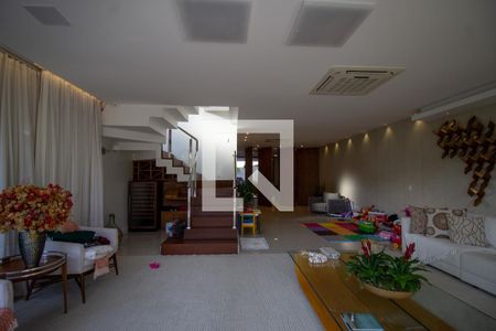 Casa de condomínio à venda com 465m², 3 quartos e 1 vagaSala