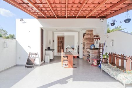 Casa à venda com 95m², 2 quartos e 2 vagas Casa à venda com 95m², 2 quartos e 2 vagasTerraço