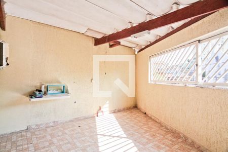 Casa à venda com 95m², 2 quartos e 2 vagas Casa à venda com 95m², 2 quartos e 2 vagasVaranda