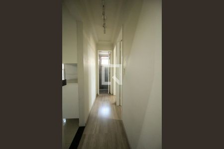 Corredor de apartamento para alugar com 2 quartos, 62m² em Parque Peruche, São Paulo