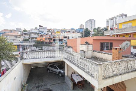 Vista de casa à venda com 4 quartos, 200m² em Umuarama, Osasco