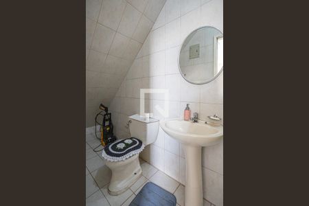 Casa à venda com 200m², 4 quartos e 5 vagas Casa à venda com 200m², 4 quartos e 5 vagasBanheiro de Serviço
