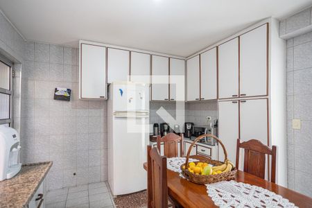 Casa à venda com 200m², 4 quartos e 5 vagas Casa à venda com 200m², 4 quartos e 5 vagasCozinha