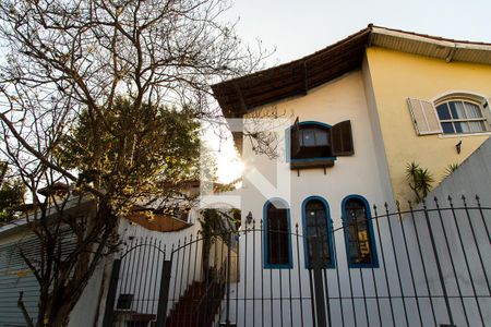 Casa à venda com 141m², 3 quartos e 2 vagasFachada