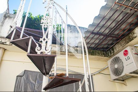 Casa à venda com 155m², 4 quartos e 2 vagasArea interna