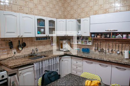 Casa à venda com 155m², 4 quartos e 2 vagascozinha