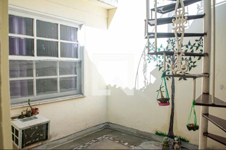 Casa à venda com 155m², 4 quartos e 2 vagasArea interna