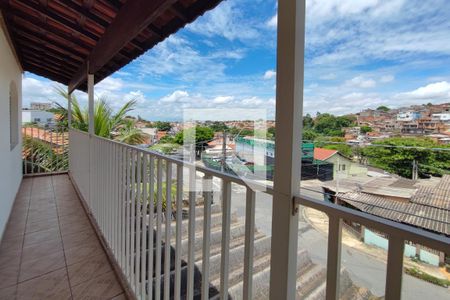 Casa à venda com 100m², 3 quartos e 2 vagasCorredor