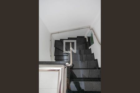 Escadas de casa à venda com 3 quartos, 230m² em Parque São Domingos, São Paulo