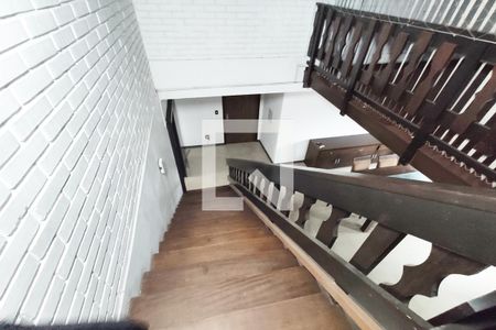 Apartamento para alugar com 170m², 3 quartos e sem vagaEscada