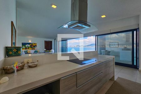 Apartamento para alugar com 189m², 3 quartos e sem vaga Apartamento para alugar com 189m², 3 quartos e sem vagaCozinha