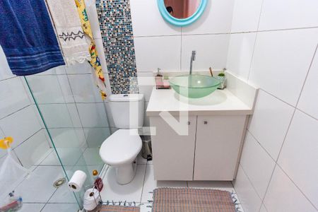 Casa à venda com 228m², 4 quartos e 5 vagas Casa à venda com 228m², 4 quartos e 5 vagasCasa 2 - Banheiro da Suíte