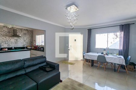 Casa à venda com 228m², 4 quartos e 5 vagas Casa à venda com 228m², 4 quartos e 5 vagasCasa 2 - Sala