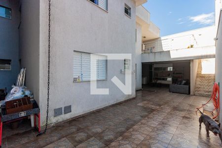 Casa à venda com 228m², 4 quartos e 5 vagas Casa à venda com 228m², 4 quartos e 5 vagasGaragem