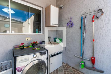 Casa à venda com 228m², 4 quartos e 5 vagas Casa à venda com 228m², 4 quartos e 5 vagasLavanderia