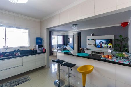 Casa à venda com 228m², 4 quartos e 5 vagas Casa à venda com 228m², 4 quartos e 5 vagasCasa 2 - Cozinha
