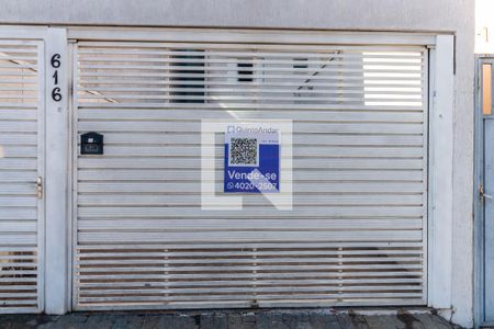 Casa à venda com 228m², 4 quartos e 5 vagas Casa à venda com 228m², 4 quartos e 5 vagasFachada - Placa Quinto Andar