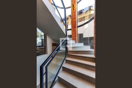 Casa à venda com 400m², 3 quartos e 5 vagasEscadas de Acesso