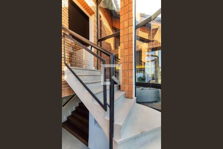 Casa à venda com 400m², 3 quartos e 5 vagasEscadas de Acesso