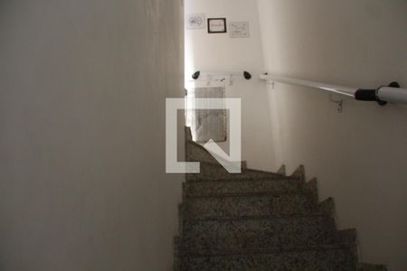 Escada de casa para alugar com 2 quartos, 100m² em Vila Cascatinha, São Vicente